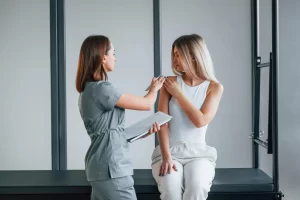 Cele mai eficiente 5 exercitii pentru refacerea mobilitatii dupa luxatia de umar